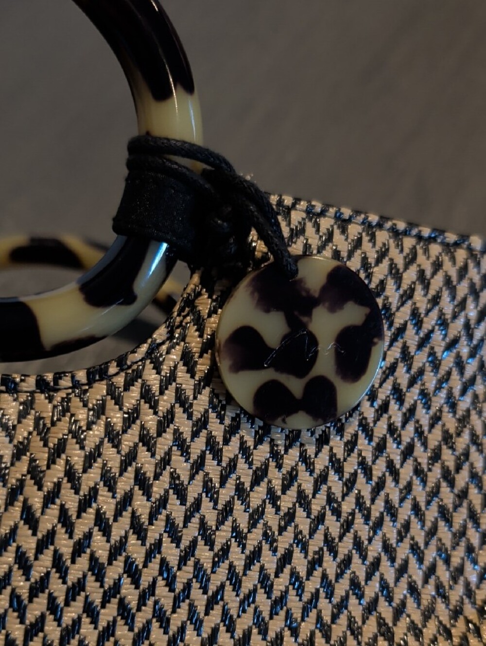 Vintage Marlo Woven Black and Cream Tote with Tortoise Accent Handle - Picture 10 of 14